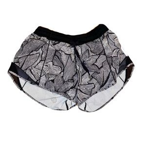 Lululemon Hotty Hot Short (Long) Dottie Tribe White Black / Black Size 10